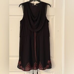 Chic Ornately Patterned Black Sleeveless Dress